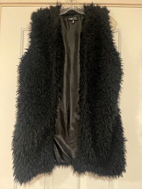 Rue21 Furry Vest Black Pockets Open/Close Hook Fully Lined S/M